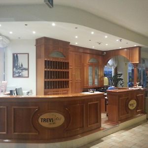 Hotel Trevi Riccione, In Centro Sul Mare Con Cucina